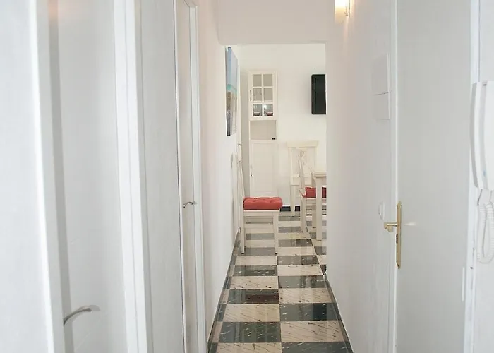 Апартаменти Fantastic, 100 Meters From The